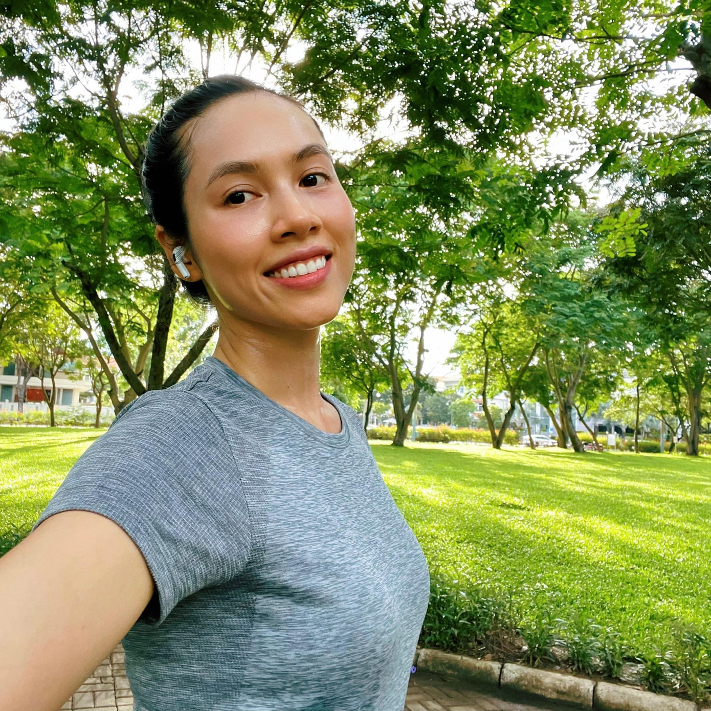 Á hậu Hoàng My tích cực tập luyện thể thao để tăng cường sức đề kháng trong bối cảnh dịch bệnh.