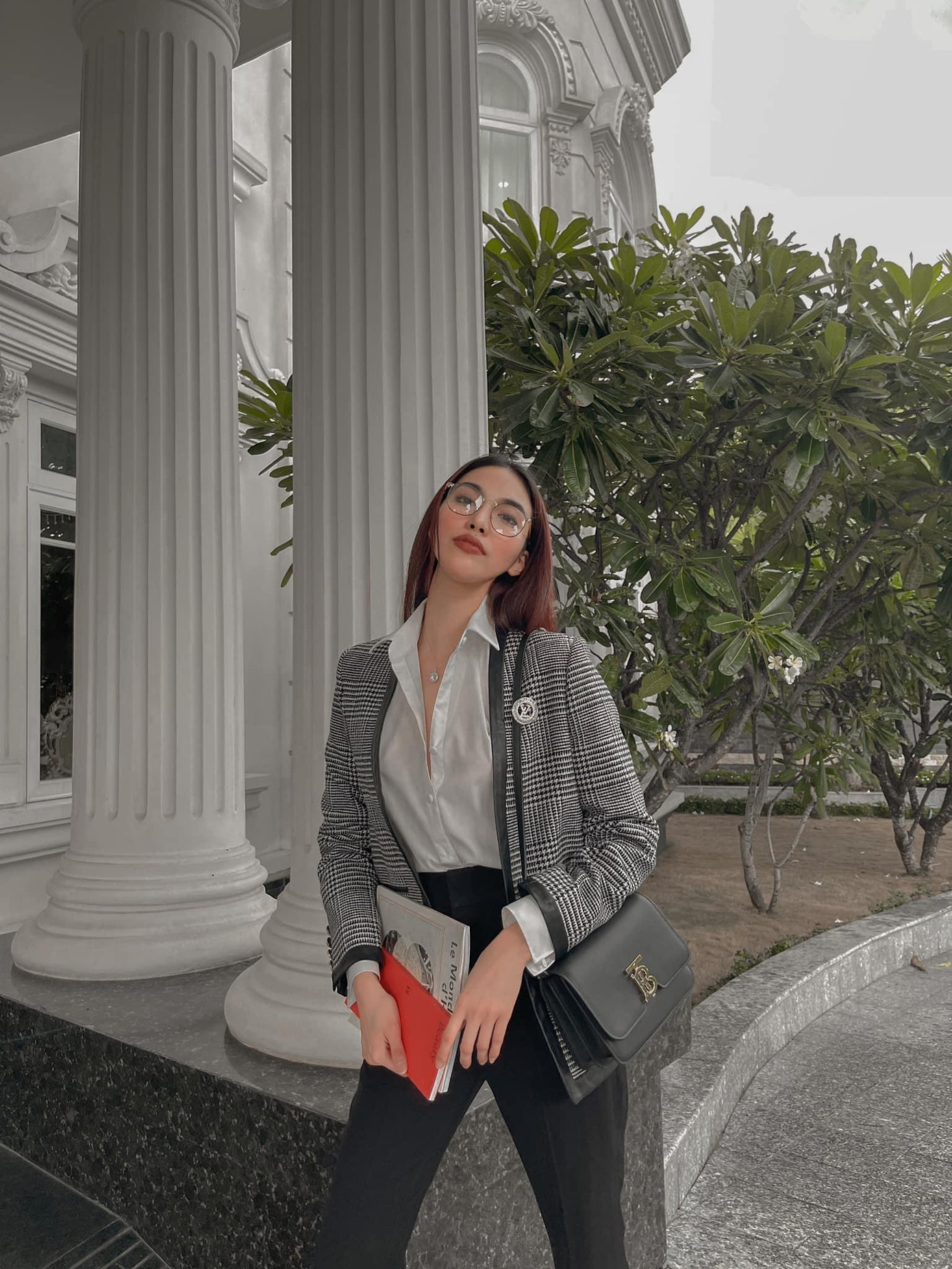 Hoa khôi Lan Khuê hướng tới phong cách thời trang sành điệu, thanh lịch.