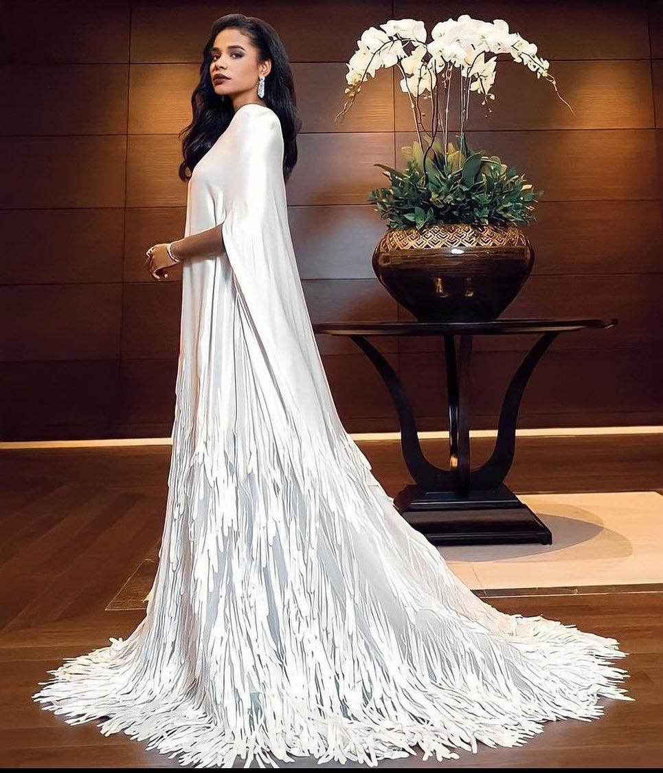 Xuất hiện tại Puerto Rico mới đây, Toni-Ann Singh cũng khiến công chúng 'choáng váng' khi diện bộ váy dạ hội đính lông vũ vô cùng cầu kỳ, lộng lẫy.