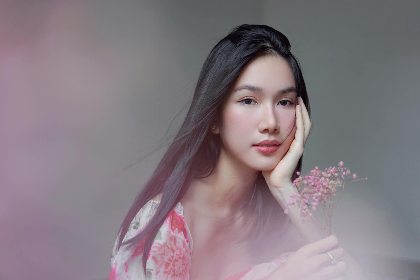 Á hậu Phương Anh cũng khiến khán giả phải ngây nhất vì vẻ đẹp tinh khiết, đẹp tựa sương khói của mình. Á hậu Phương Anh cũng khiến khán giả phải ngây nhất vì vẻ đẹp tinh khiết, đẹp tựa sương khói của mình.