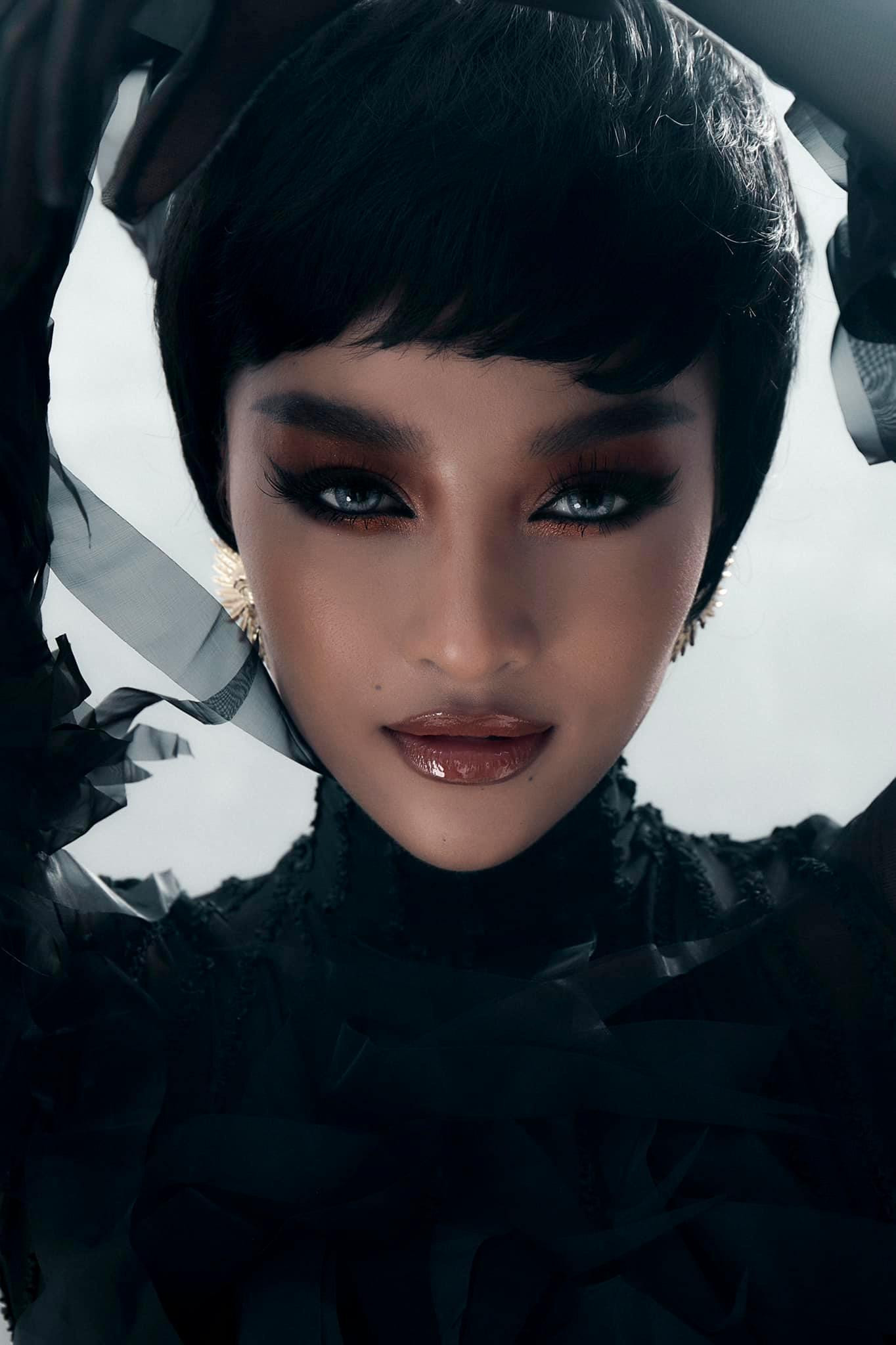 Á hậu Kiều Loan 'lột xác' với phong cách đầy cá tính và quyến rũ bằng mái tóc tém ấn tượng.