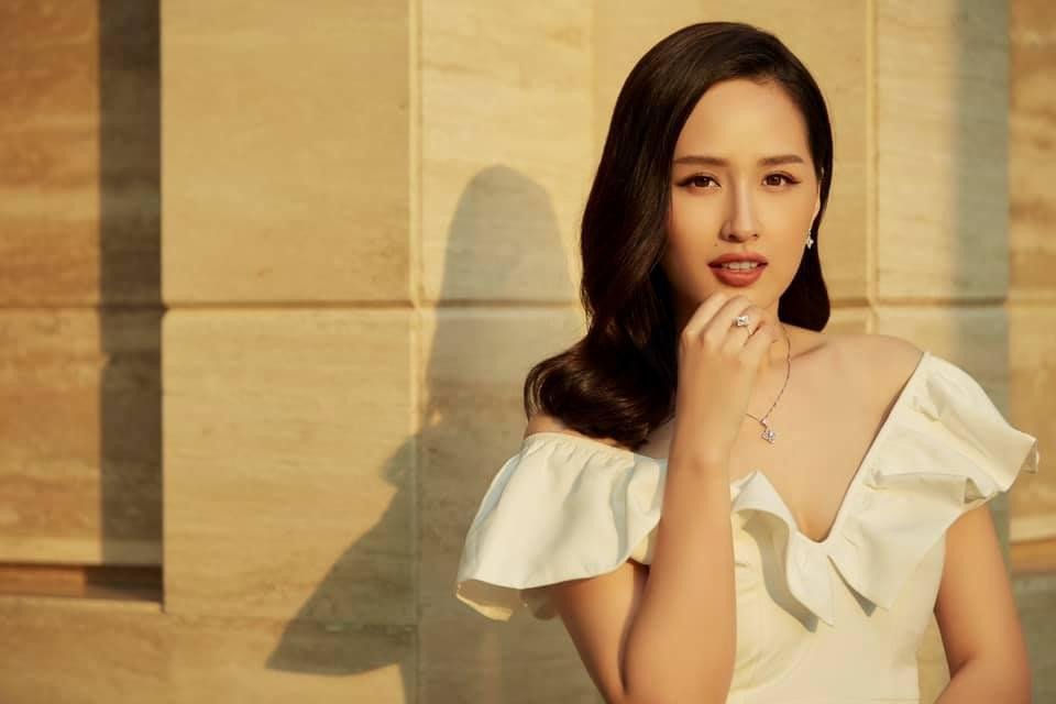 Hoa hậu Mai Phương Thuý diện váy trễ vai khoe khéo vòng một nóng bỏng và quyến rũ ở tuổi 33. Hoa hậu Mai Phương Thuý diện váy trễ vai khoe khéo vòng một nóng bỏng và quyến rũ ở tuổi 33.