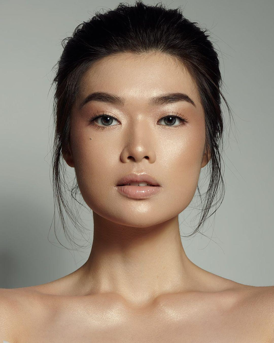 Pricilia Carla Yules sở hữu vẻ đẹp trong trẻo, duyên dáng đúng gu của cuộc thi Miss World. Người hâm mộ Indonesia cũng đang kỳ vọng cô sẽ mang vương miện Hoa hậu thế giới tiếp theo về cho đất nước này sau hai lần liên tiếp đoạt danh hiệu Á hậu vào các năm 2015 và 2016.