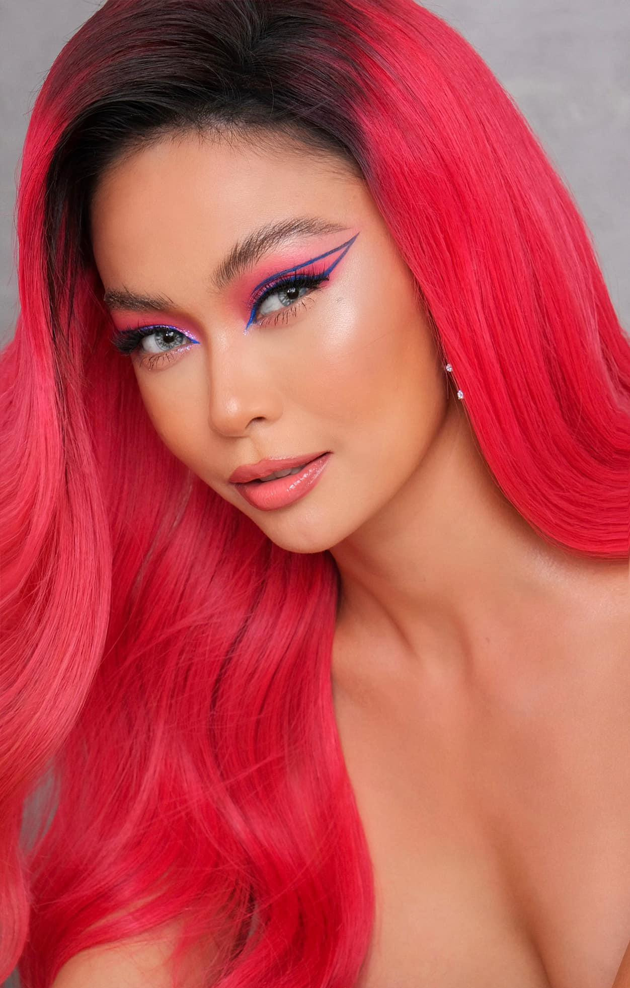 Á hậu Mâu Thuỷ hoá 'wondergirl' đầy cá tính, nóng bỏng với mái tóc đỏ rực. Á hậu Mâu Thuỷ hoá 'wondergirl' đầy cá tính, nóng bỏng với mái tóc đỏ rực.