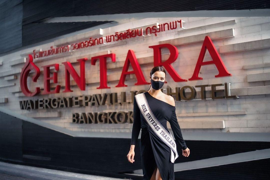 Cũng giống như khi đi thi được tiền hô hậu ủng với cả một 'quân đoàn' tiễn ra sân bay thì khi trở về Amanda Obdam được chào đón rất nồng nhiệt. Người đẹp được thực hiện cách ly theo quy định phòng chống dịch COVID-19 tại một khách sạn vô cùng sang trọng ở Bangkok.