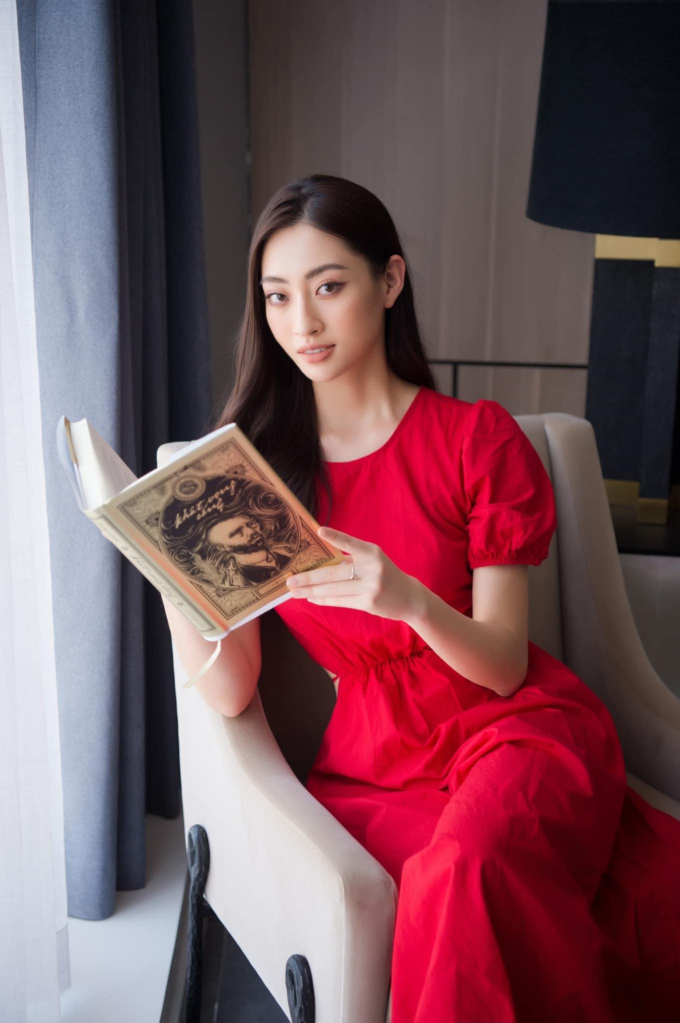 Được biết đây là một căn hộ penthouse sang trọng khiến nhiều người ngưỡng mộ về sự tài giỏi của Lương Thuỳ Linh.