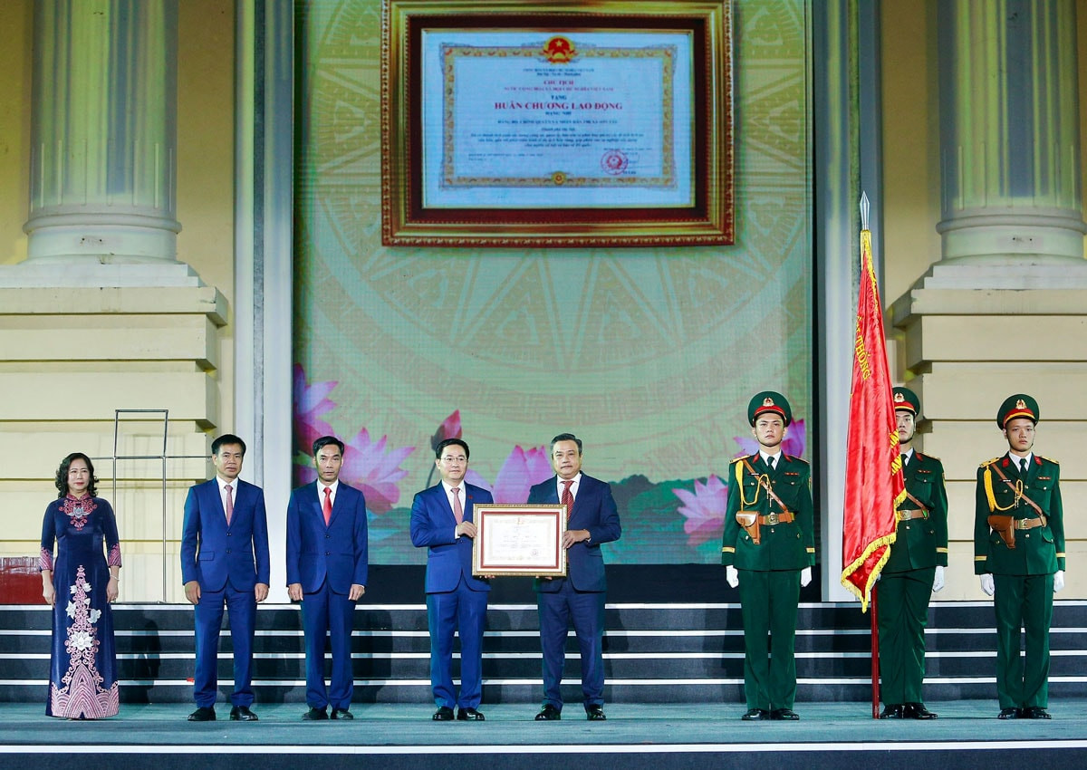 Thị xã Sơn Tây vinh dự được Đảng, Nhà nước trao tặng Huân chương Lao động hạng Nhì