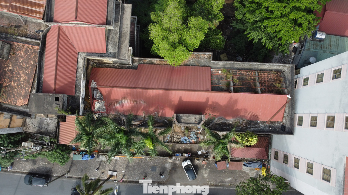 Nhìn từ trên cao, trụ sở này nhiều hạng mục hư hỏng do bỏ hoang nhiều năm.