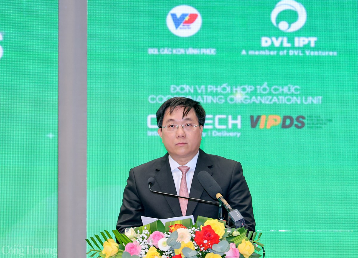 Chủ tịch UBND tỉnh Vĩnh Phúc Trần Duy Đông phát biểu tại diễn đàn. Ảnh: Báo Công thương