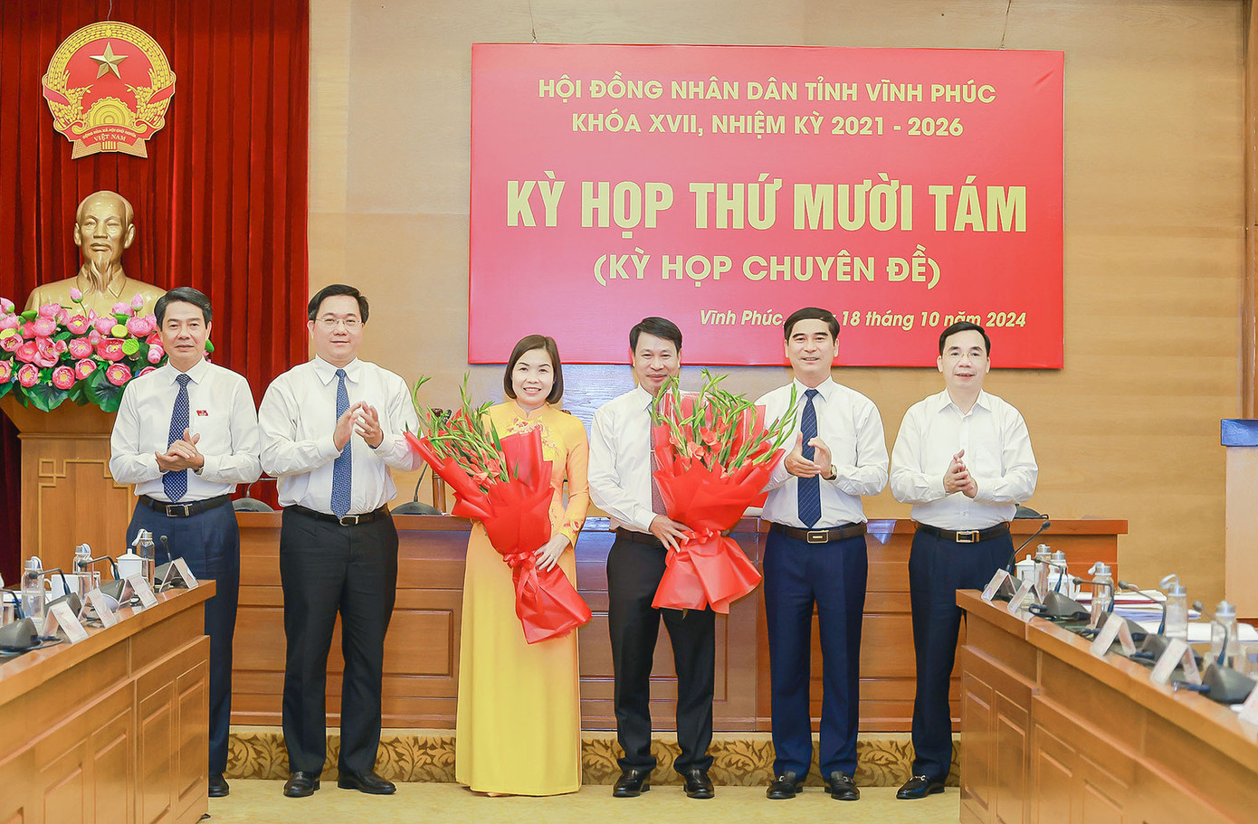 Ông Nguyễn Khắc Hiếu và bà Phùng Thị Kim Nga được HĐND tỉnh bầu giữ chức Phó Chủ tịch UBND tỉnh Vĩnh Phúc. Ảnh: Báo Vĩnh Phúc