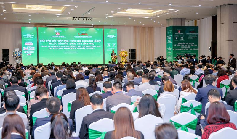 Quang cảnh diễn đàn