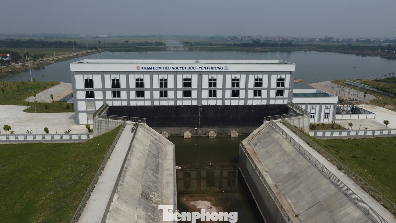 Ghi nhận của PV Tiền Phong tại trạm bơm tiêu Nguyệt Đức - Yên Phương (huyện Yên Lạc, tỉnh Vĩnh Phúc) ngày 14/10 cho thấy, các khối bê tông dọc tuyến đã được sửa chữa, khắc phục cơ bản.