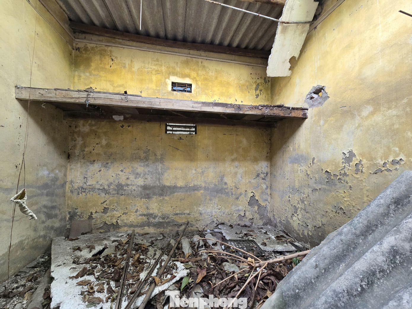 Tháng 9/2024, UBND quận Hà Đông đã ban hành văn bản về việc kiểm tra, rà soát, đề xuất các nội dung có liên quan đến các cơ sở nhà, đất trên địa bàn quận. UBND quận Hà Đông cho biết, các cơ sở nhà, đất này được UBND tỉnh Hà Tây giao cho các cơ quan, đơn vị làm trụ sở làm việc, sau khi hợp nhất tỉnh Hà Tây với thành phố Hà Nội năm 2008, các cơ sở nhà đất này được sắp xếp và giao cho các cơ quan, đơn vị quản lý, sử dụng nhưng việc quản lý sử dụng chưa có hiệu quả gây lãng phí tài sản công...