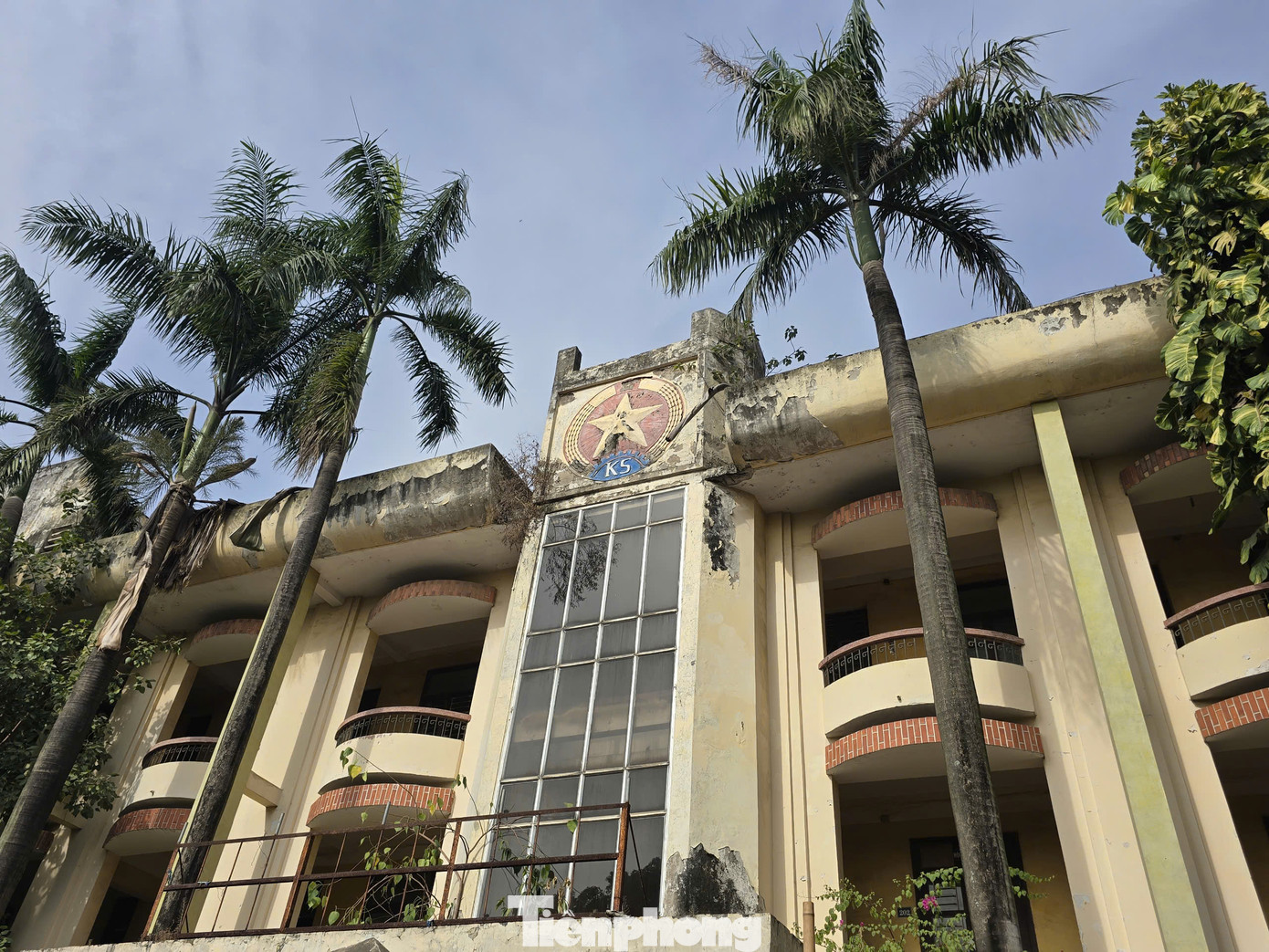 Trụ sở bỏ hoang trên địa bàn quận Hà Đông. Ảnh: Trần Hoàng Trụ sở bỏ hoang trên địa bàn quận Hà Đông. Ảnh: Trần Hoàng