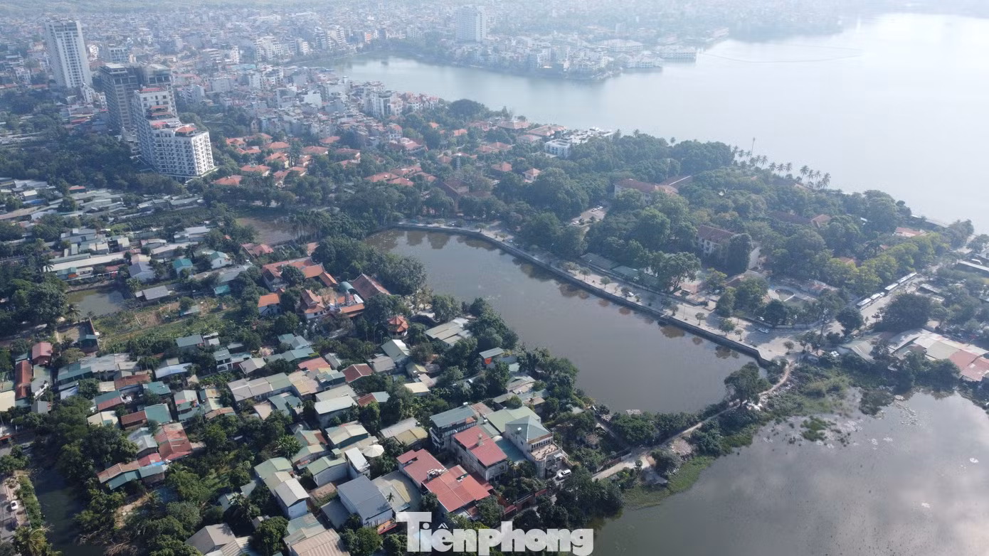Theo phương án đã được UBND quận Tây Hồ đưa ra lấy ý kiến nhân dân hồi tháng 7/2022, nhà hát Opera tại bán đảo Quảng An có diện tích khoảng 13.000 m2, thiết kế nổi trên mặt hồ Đầm Trị, được xây dựng bằng nguồn vốn xã hội hóa.