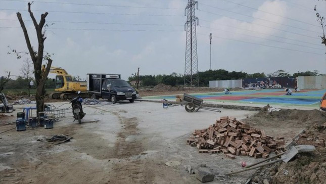 Đất nông nghiệp tại xã Đại Áng bị san lấp thành khu thể thao. Ảnh: Phạm Công