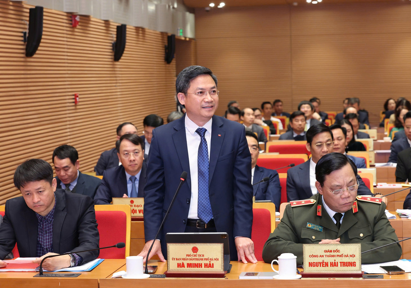 Phó Chủ tịch UBND TP Hà Minh Hải làm rõ các thông tin về quản lý, thu hồi nợ tại quỹ nhà thuộc sở hữu nhà nước.