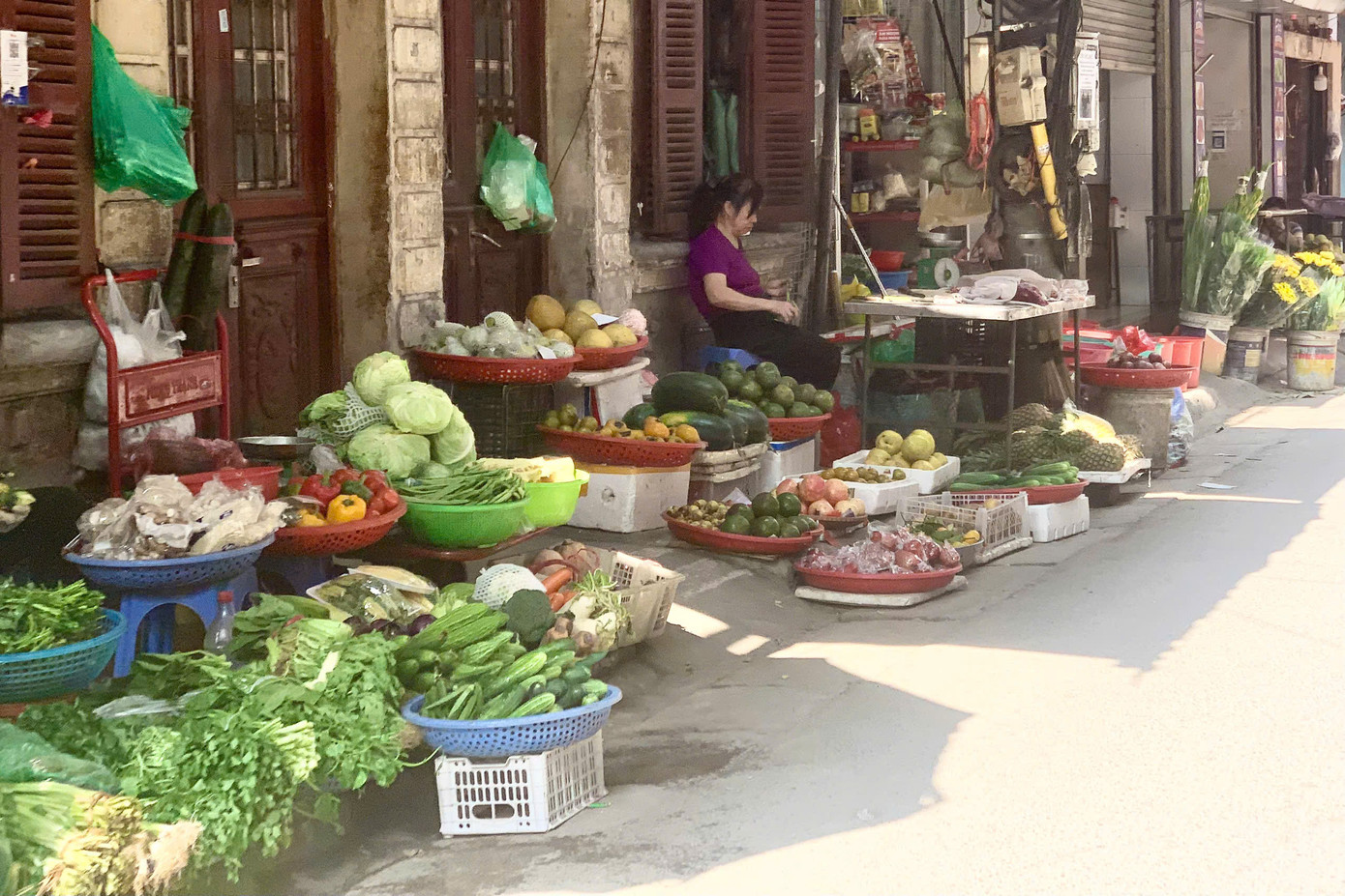 Theo đó, UBND thành phố quyết định bổ sung Kế hoạch sử dụng đất năm 2024 quận Đống Đa với 1 dự án: Xây dựng chợ Khâm Thiên với diện tích 0,0792 ha tại phường Khâm Thiên.