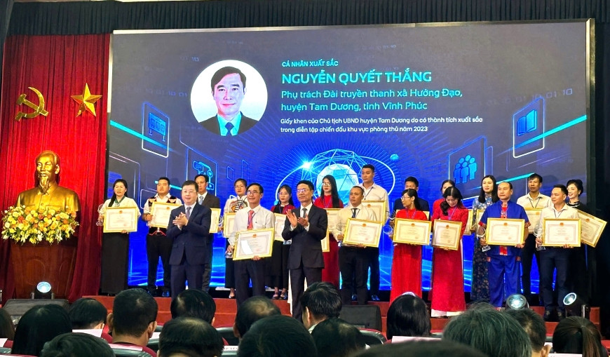 Ông Nguyễn Quyết Thắng được vinh danh tại Lễ Tuyên dương Ông Nguyễn Quyết Thắng được vinh danh tại Lễ Tuyên dương