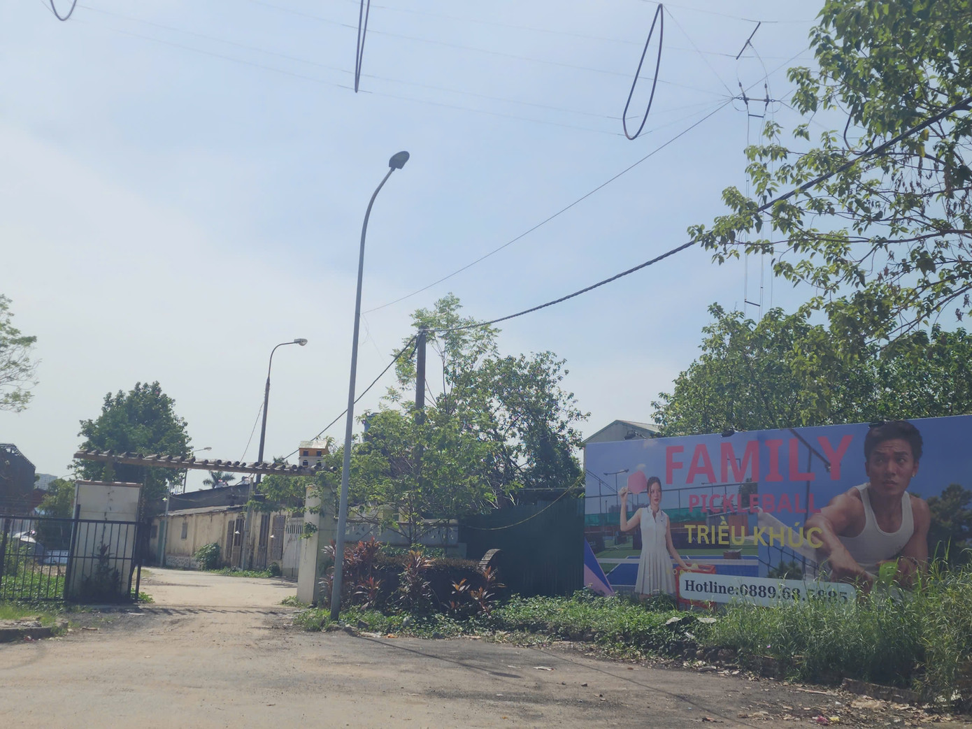 Cũng tại huyện Thanh Trì, đầu tháng 10 một tổ hợp sân pickleball xuất hiện trên đất nông nghiệp tại xã Tân Triều Cũng tại huyện Thanh Trì, đầu tháng 10 một tổ hợp sân pickleball xuất hiện trên đất nông nghiệp tại xã Tân Triều