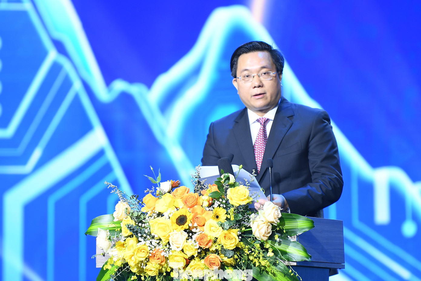 Chủ tịch UBND tỉnh Vĩnh Phúc Trần Duy Đông phát biểu khai mạc sự kiện.