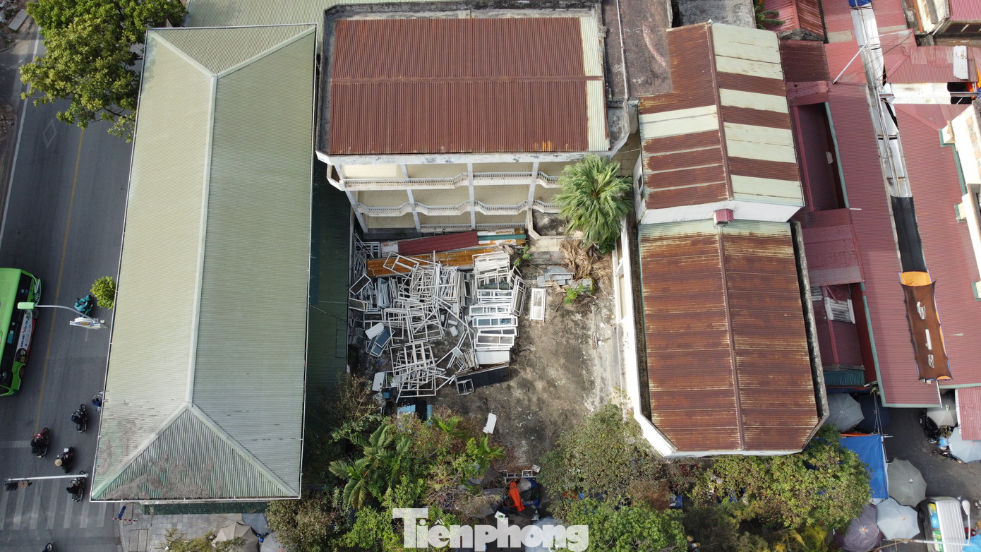 Phát biểu tại hội nghị, Chủ tịch UBND TP Hà Nội đã đề cập đến vấn đề quản lý tài sản công. Ông Thanh cho rằng: Ở góc độ nào đó cũng rất lãng phí, nguyên nhân là do quản lý lỏng lẻo. Vừa qua, Sở Xây dựng Hà Nội đã tập trung thu hồi hàng chục nghìn mét vuông nhà, đất công. Ông Trần Sỹ Thanh cũng đề nghị các thành viên trong Ban chỉ đạo tập trung triển khai phòng, chống lãng phí với tinh thần quyết liệt, trách nhiệm, hiệu quả.