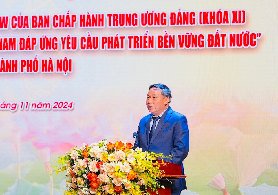 Phó Bí thư Thành ủy Hà Nội Nguyễn Văn Phong phát biểu chỉ đạo tại hội nghị. Ảnh: Lại Tấn