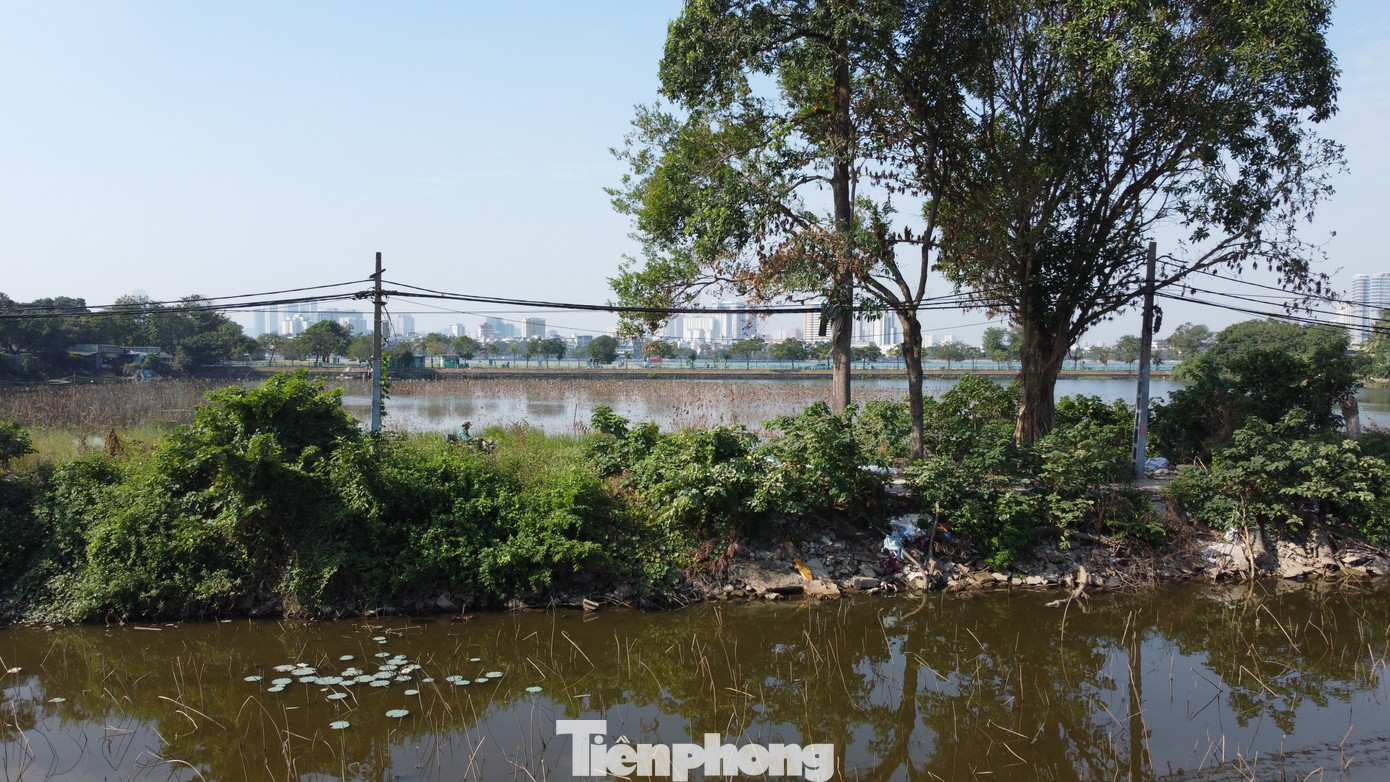 Đại diện chính quyền địa phương cho biết, thực hiện kết luận của Thanh tra Sở Tài nguyên và Môi trường Hà Nội, cơ quan chức năng đã rà soát các trường hợp vi phạm đất nông nghiệp tại đây. Từ đó đến nay không để phát sinh vi phạm mới tại khu vực quanh hồ Đầm Trị. Đại diện chính quyền địa phương cho biết, thực hiện kết luận của Thanh tra Sở Tài nguyên và Môi trường Hà Nội, cơ quan chức năng đã rà soát các trường hợp vi phạm đất nông nghiệp tại đây. Từ đó đến nay không để phát sinh vi phạm mới tại khu vực quanh hồ Đầm Trị.