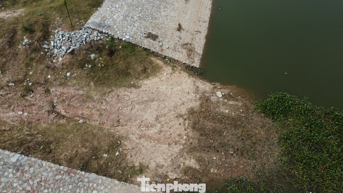 Thông tin từ UBND tỉnh Vĩnh Phúc cho biết, trong đợt mưa lũ do ảnh hưởng của cơn bão số 2 cuối tháng 7/2024 và các đợt mưa lớn tại tỉnh Vĩnh Phúc đầu tháng 8/2024 và đợt mưa lũ sau cơn bão số 3 đầu tháng 9/2024 vừa qua, đồng thời các hồ thủy điện xả lũ, gây ngập vùng hạ du sông Hồng, sông Phó Đáy đã xuất hiện sạt trượt tại một số điểm cục bộ.