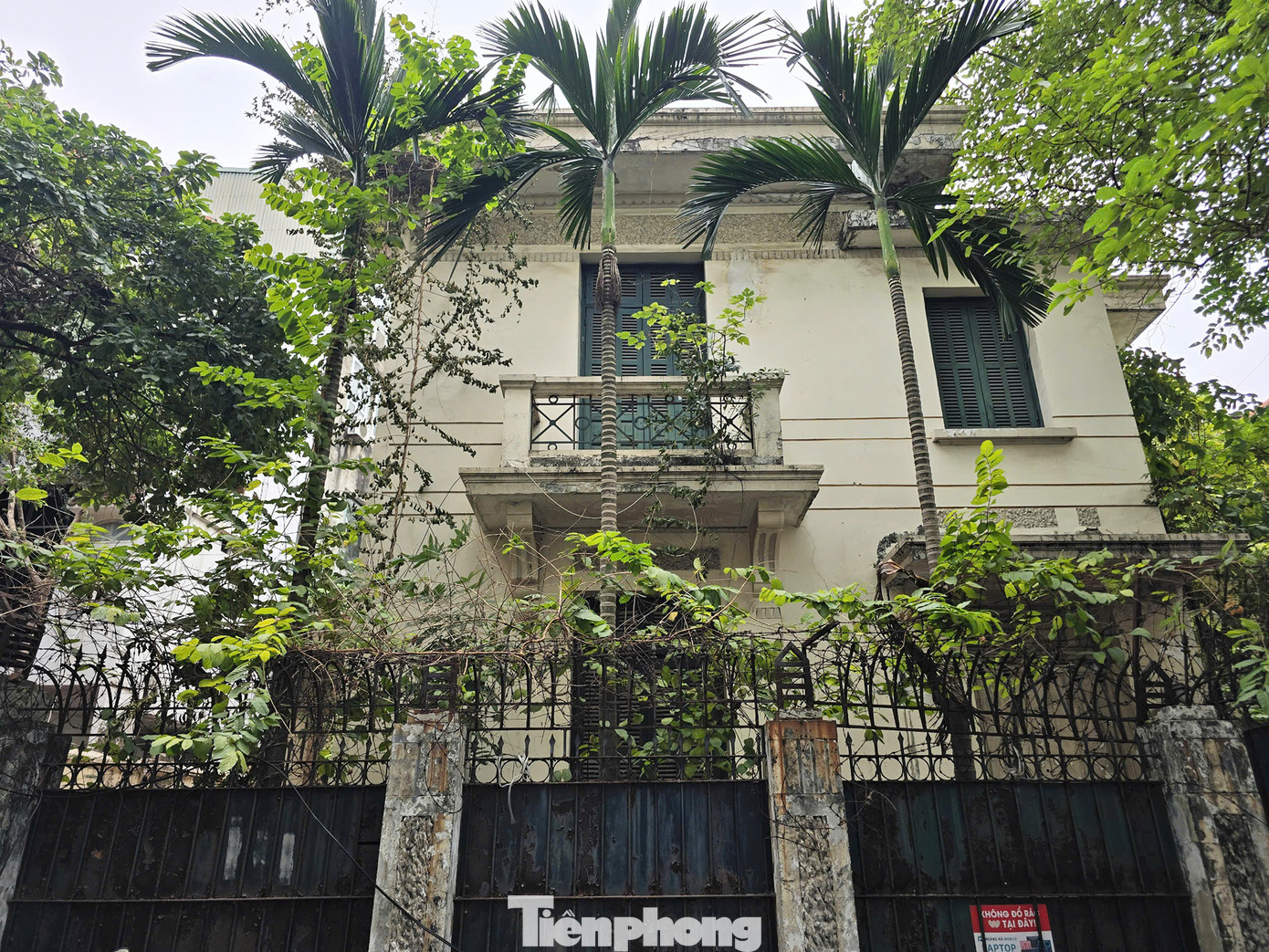 Cuối năm 2014, cựu Chủ tịch UBND TP Hà Nội Hoàng Văn Nghiên chính thức trả lại căn biệt thự này cho thành phố. Tuy nhiên, đến nay đã tròn 10 năm, biệt thự vẫn bị bỏ hoang và đang trong tình trạng xuống cấp, nhếch nhác gây mất mỹ quan.