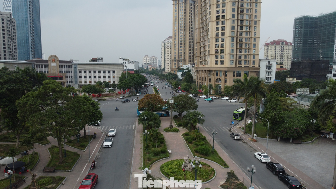 Tại buổi làm việc việc tại nhà máy xử lý nước thải Yên Xá mới đây, Chủ tịch UBND thành phố Hà Nội Trần Sỹ Thanh đã có chỉ đạo về công tác bổ cập nước từ hồ Tây về sông Tô Lịch.