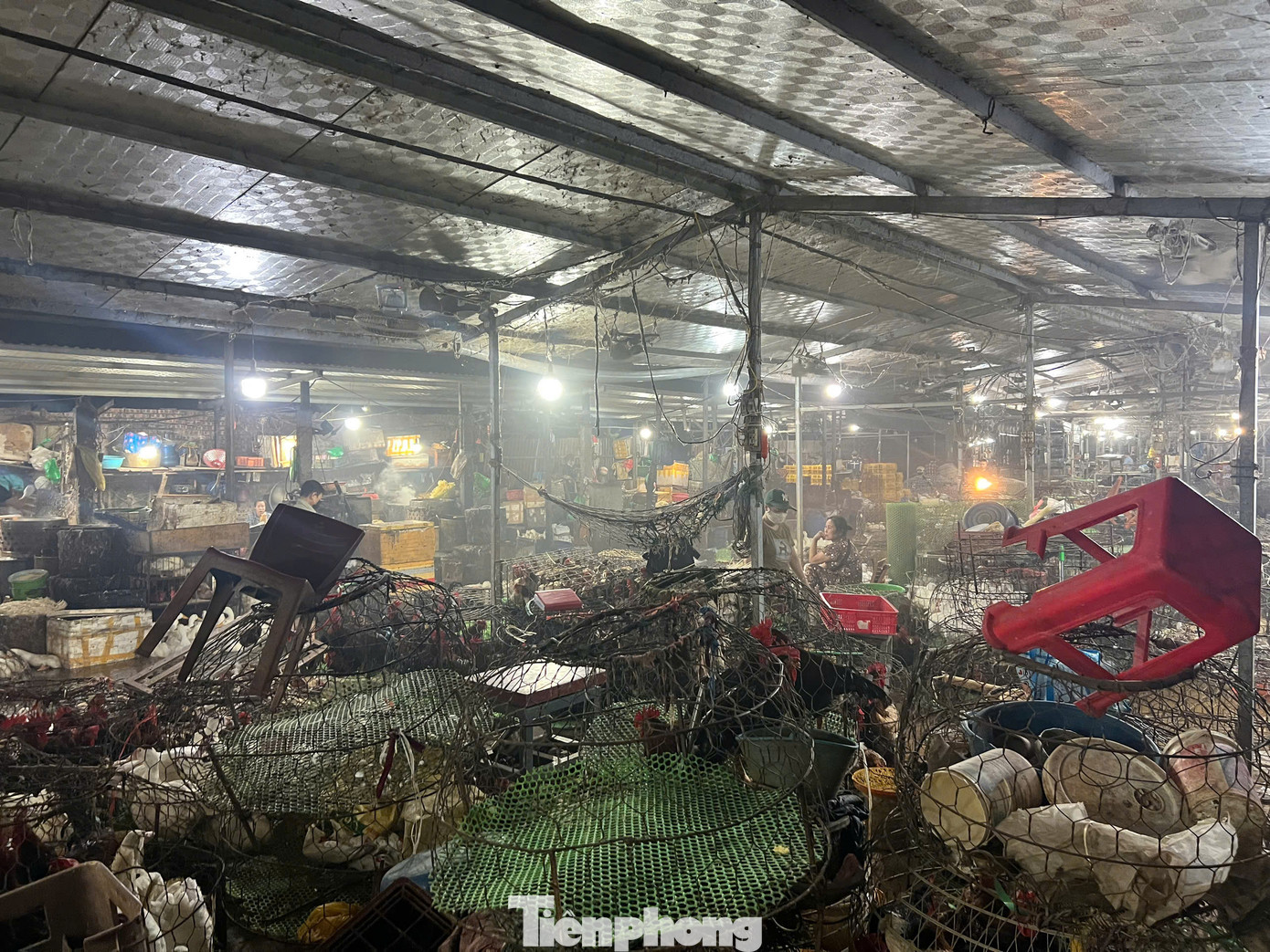 "Theo Luật Thủy lợi 2017 và các Pháp lệnh liên quan đến thủy lợi thì công trình phải xin ý kiến của đơn vị thủy lợi. Chúng tôi đã gửi nhiều văn bản đề nghị cung cấp hồ sơ liên quan nhưng chính quyền địa phương vẫn chưa cung cấp hồ sơ", vị đại diện nêu.