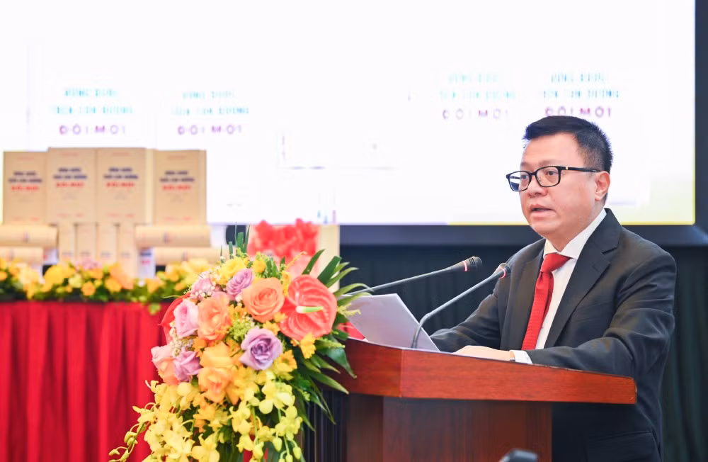Ông Lê Quốc Minh - Tổng Biên tập Báo Nhân Dân phát biểu tại buổi lễ Ông Lê Quốc Minh - Tổng Biên tập Báo Nhân Dân phát biểu tại buổi lễ