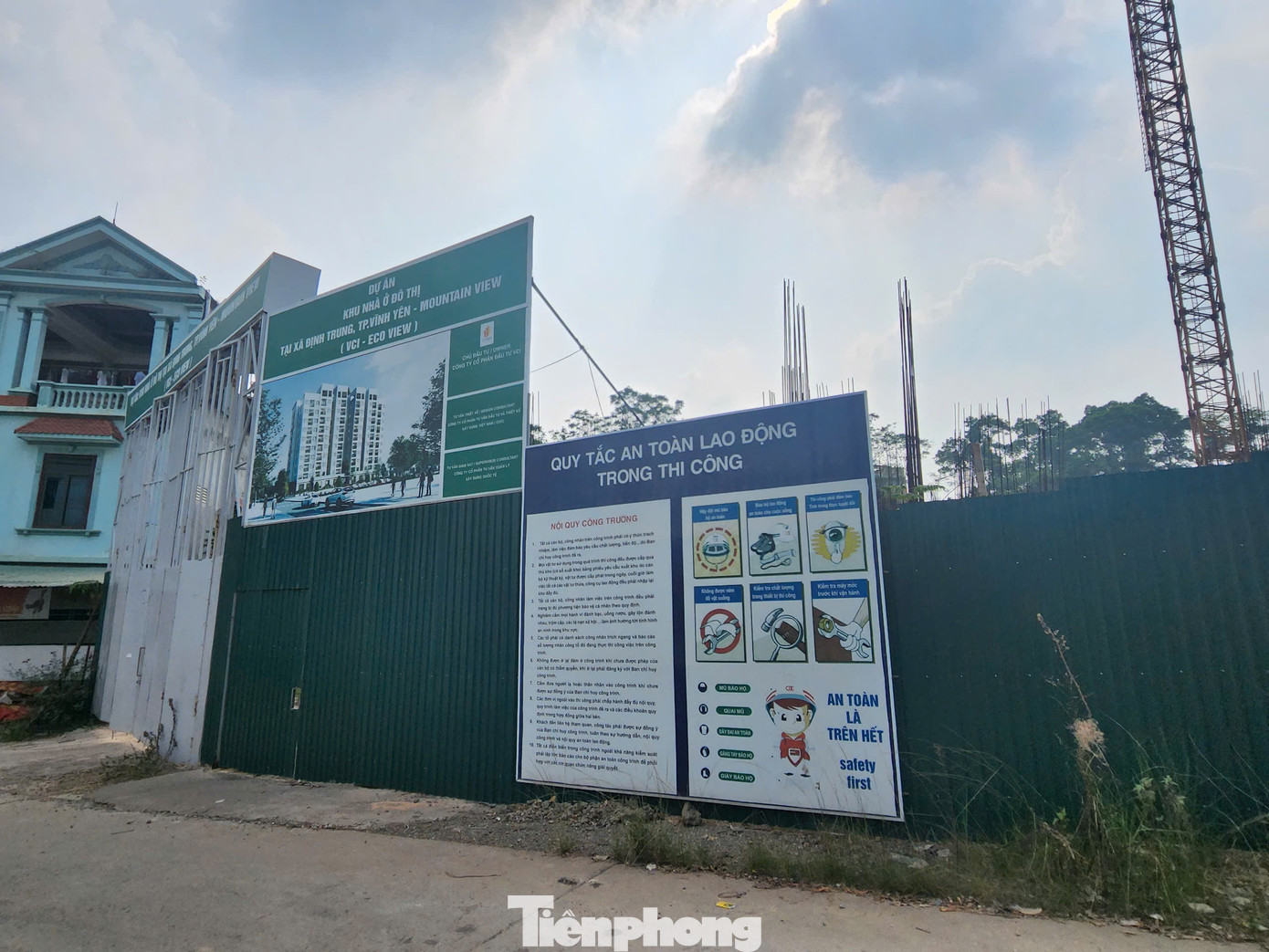 Tại thành phố Vĩnh yên, khu nhà ở đô thị tại xã Định Trung (tên thương mại là Mountain View) cũng đang dang dở phần móng. Thông tin từ Công ty Cổ phần Đầu tư VCI (chủ đầu tư dự án) cho biết, mọi thủ tục đầu tư đã hoàn thiện, dự án dự kiến sẽ được tái triển khai trong tháng 10.