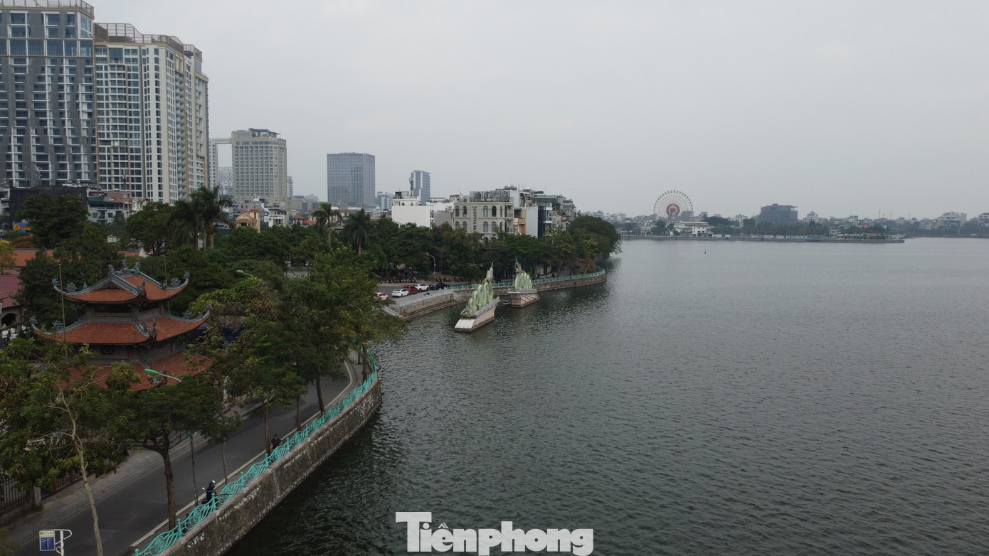 "Tôi cho các đồng chí 3 tháng làm thủ tục và 6 tháng thi công dự án để đưa nước từ sông Hồng vào sông Tô Lịch, thông qua hồ Tây. Hôm nay là tháng 12/2024, đến ngày 2/9 năm sau là phải hoàn thành, trong bất kỳ hoàn cảnh, điều kiện nào”, Chủ tịch Hà Nội Trần Sỹ Thanh nói.