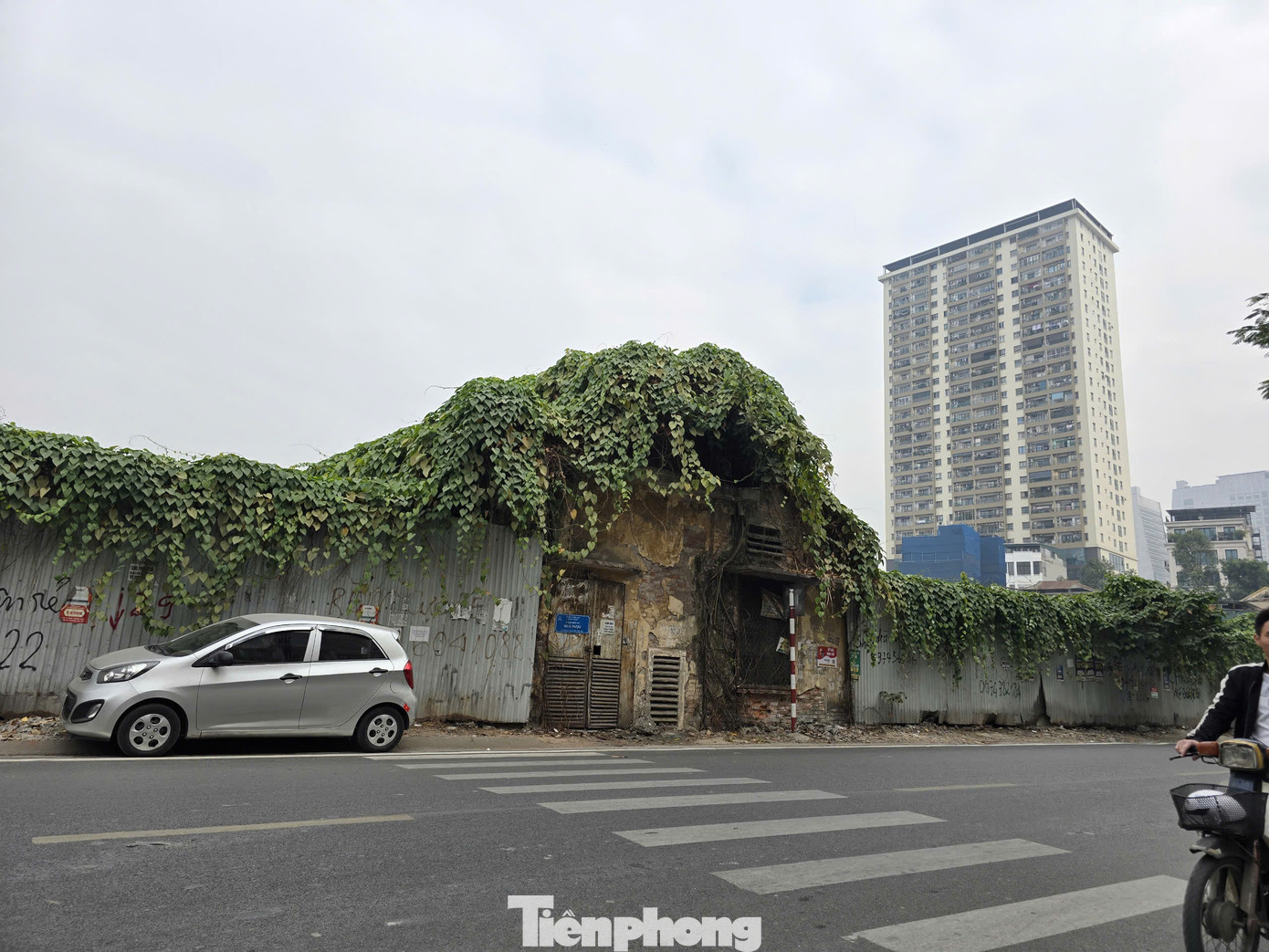 Theo chủ trương di dời nhà máy ra khỏi nội đô, từ năm 2013, UBND Thành phố Hà Nội đã giải phóng mặt bằng, dự kiến xây dựng trường học tại ô đất này. Sau khi thu hồi, ô đất được giao cho Công ty TNHH Đầu tư kinh doanh và Phát triển đô thị Thiên Bình nghiên cứu lập dự án.