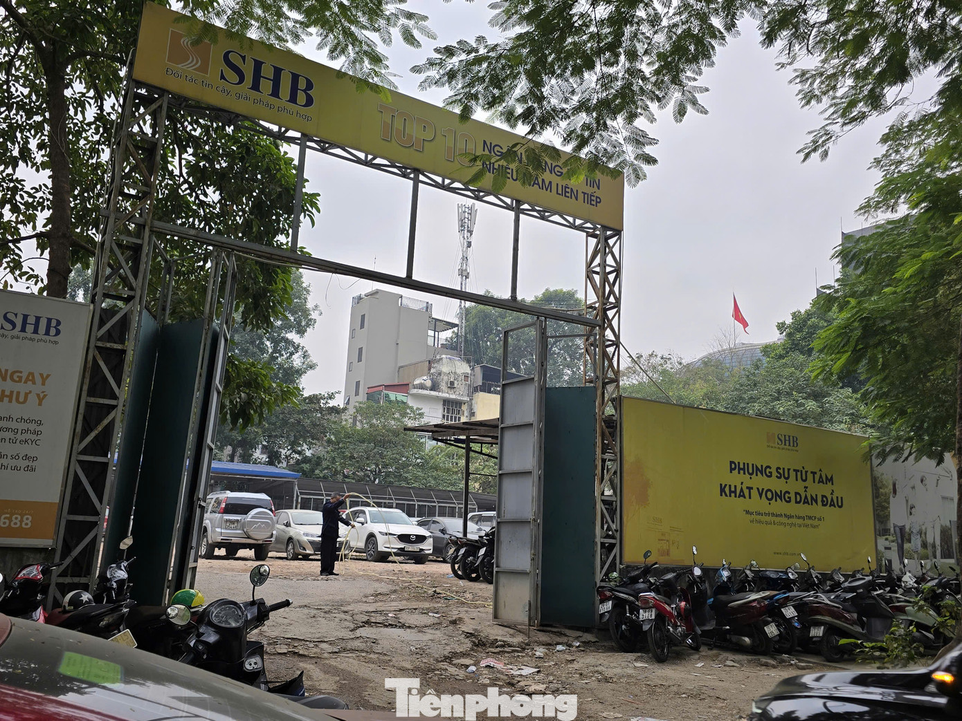 Một dự án nữa được Chủ tịch UBND TP Hà Nội Trần Sỹ Thanh chỉ đạo tháo gỡ là lô đất tại địa chỉ 31 – 33 – 35 Lý Thường Kiệt có quy mô 2.245m2. Đây là địa điểm rất đặc biệt bởi có 3 mặt phố Lý Thường Kiệt – Hàng Bài – Vọng Đức, đang thuộc quyền sử dụng của Ngân hàng Thương mại cổ phần Sài Gòn - Hà Nội (SHB).