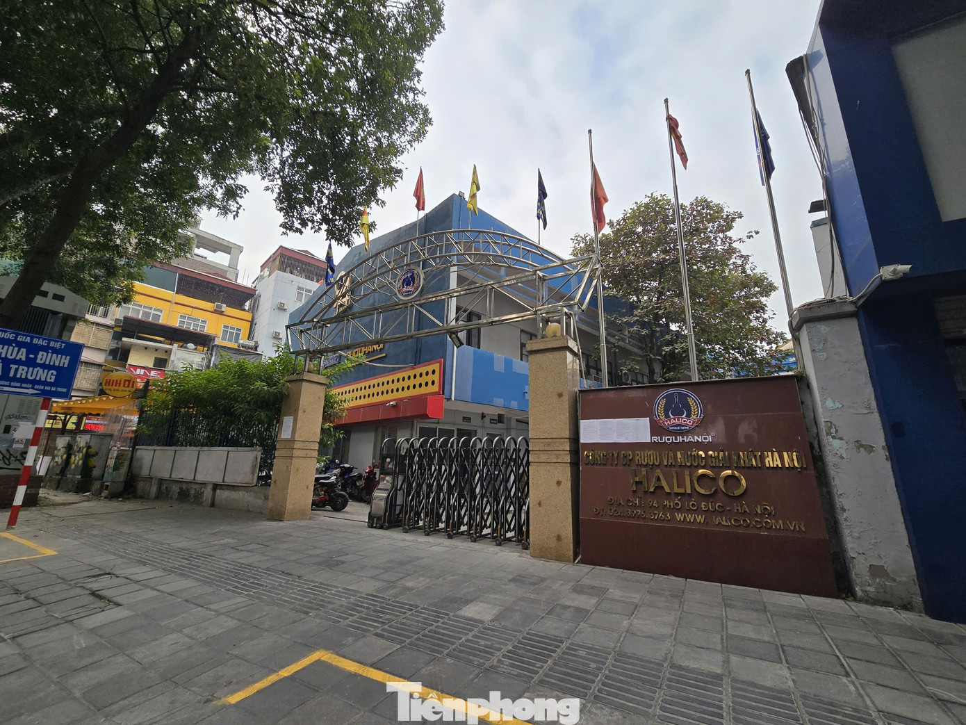 Đối với khu đất tại số 94 phố Lò Đúc (quận Hai Bà Trưng), đây là khu đất 4 mặt tiền do nằm giữa bốn con phố là Nguyễn Công Trứ, Thi Sách, Hòa Mã và Lò Đúc. Nơi đây đã từng là Nhà máy rượu Hà Nội do Công ty Cổ phần Cồn rượu quản lý.