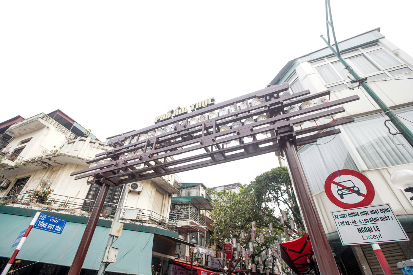 Phố ẩm thực Tống Duy Tân - Cấm Chỉ (quận Hoàn Kiếm) vừa "khoác tấm áo mới".