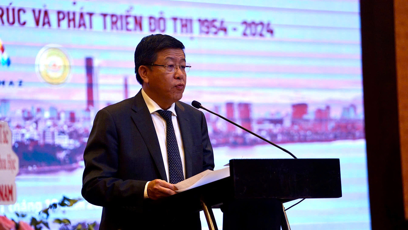 Phó Chủ tịch UBND TP. Hà Nội Dương Đức Tuấn phát biểu đề dẫn hội thảo.