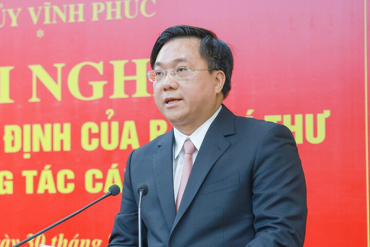 Chủ tịch UBND tỉnh Vĩnh Phúc Trần Duy Đông. Chủ tịch UBND tỉnh Vĩnh Phúc Trần Duy Đông.