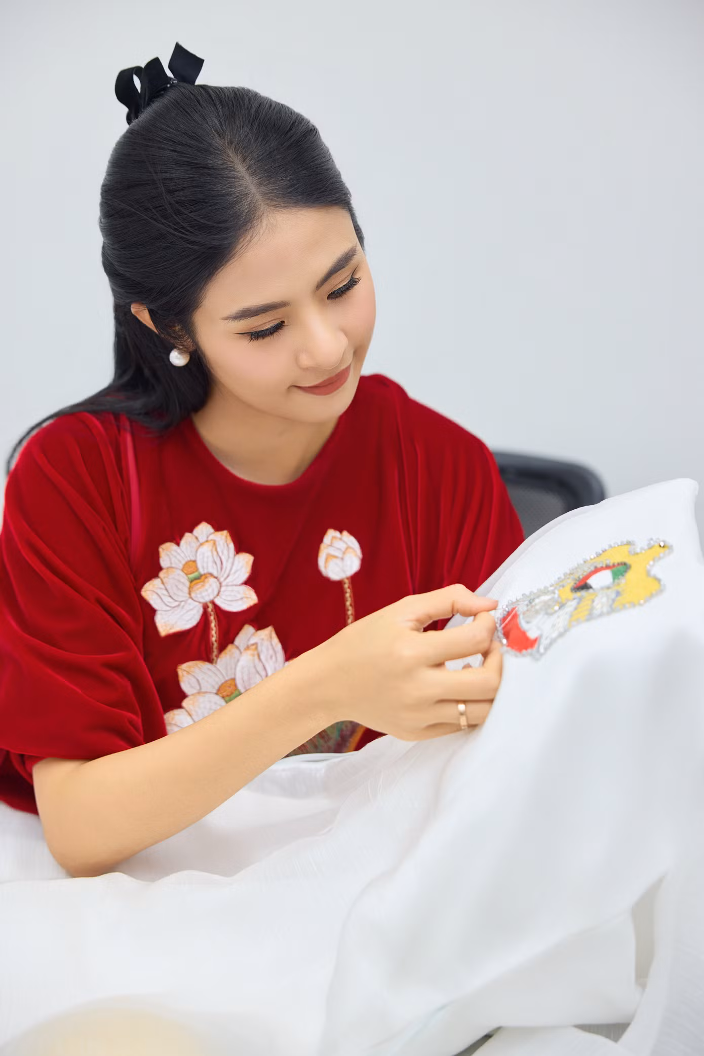 Ngọc Hân mang theo 4 bộ sưu tập áo dài sang UAE trình diễn.