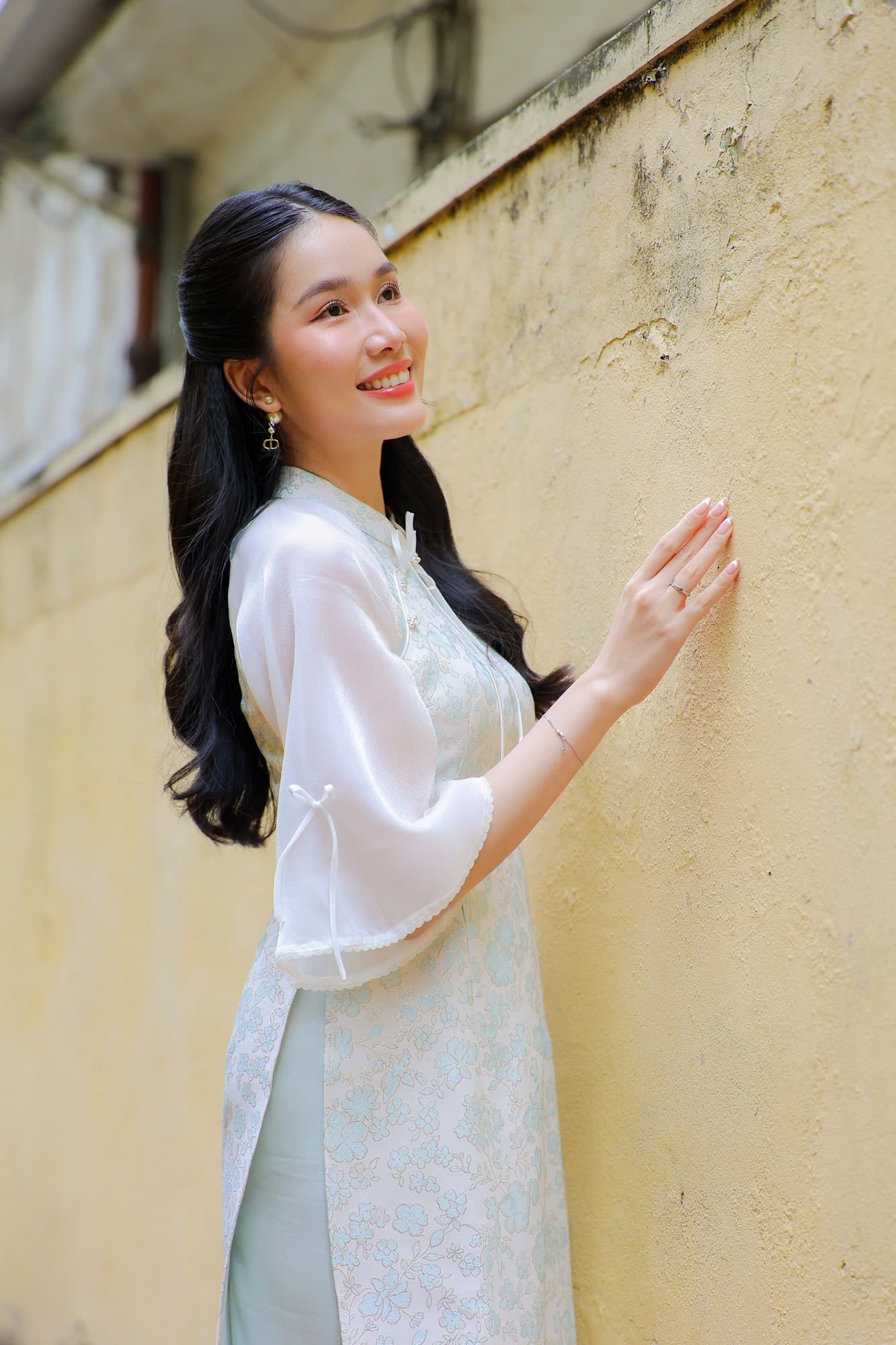 Phương Anh cho biết hai vợ chồng đều yêu thích thể thao và các hoạt động ngoài trời. Họ quen nhau từ một hoạt động leo núi. Cuối năm 2023, cả hai quyết định thử môn chạy bộ, đăng ký các giải chạy lớn với cự ly 5, 10 km và sau đó là 21 km.