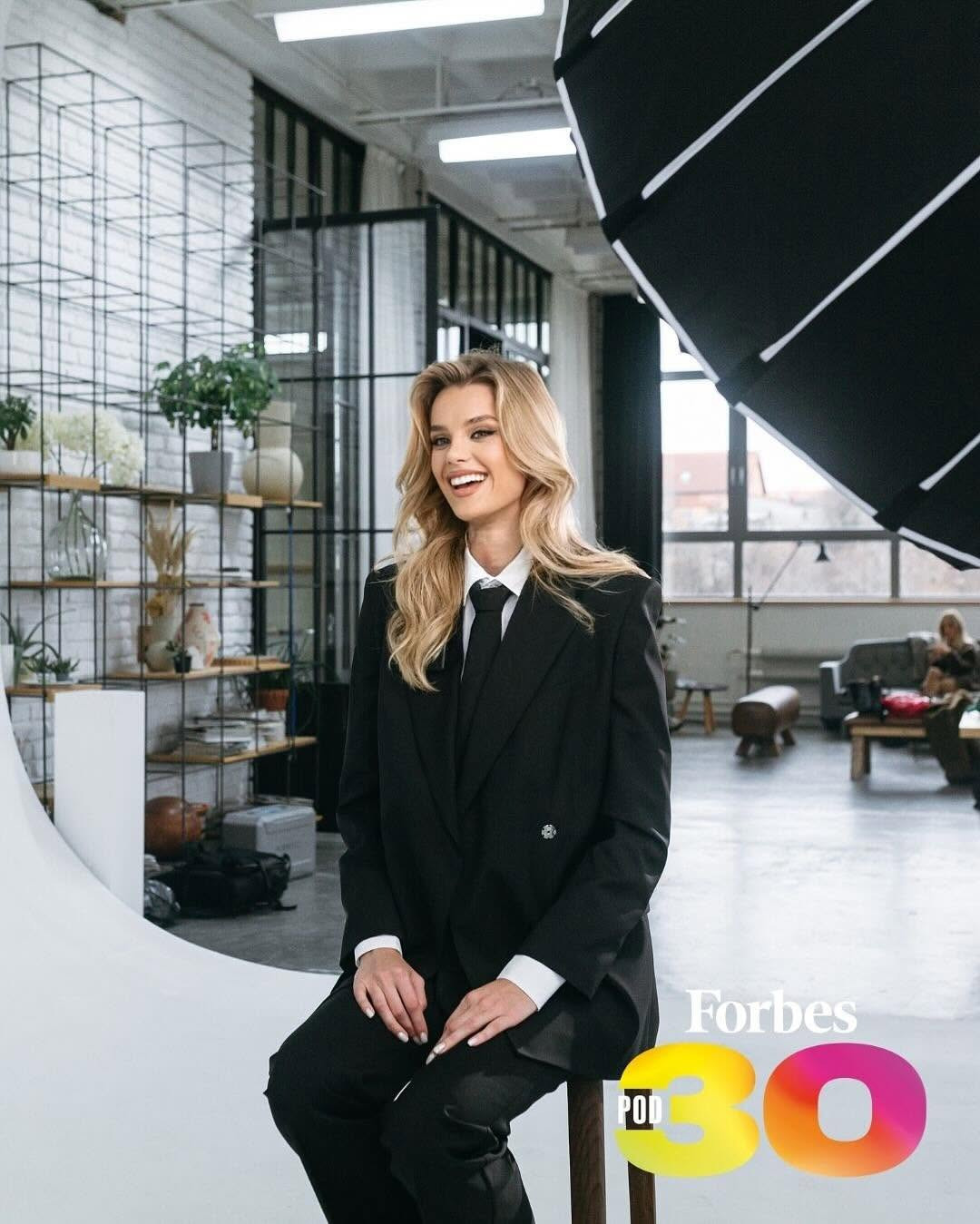 Đương kim Hoa hậu Thế giới Krystyna Pyszková lọt vào danh sách 30 gương mặt Cộng hòa Czech tiêu biểu dưới 30 tuổi của tạp chí Forbes.