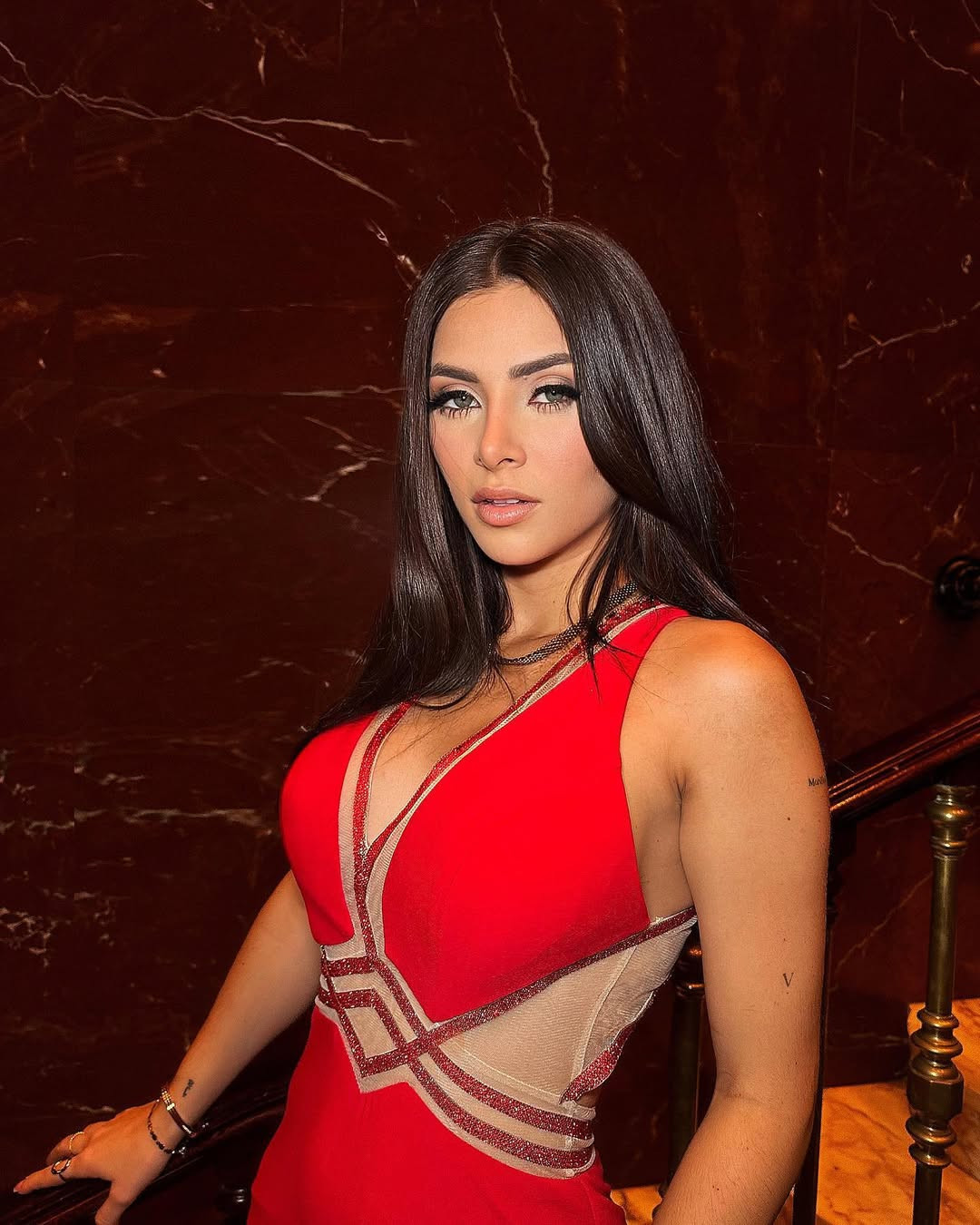 Valeria Melendez có bằng cử nhân Kinh doanh và Phát triển quản lý. Cô cũng đã tốt nghiệp chuyên ngành Thiết kế thời trang.