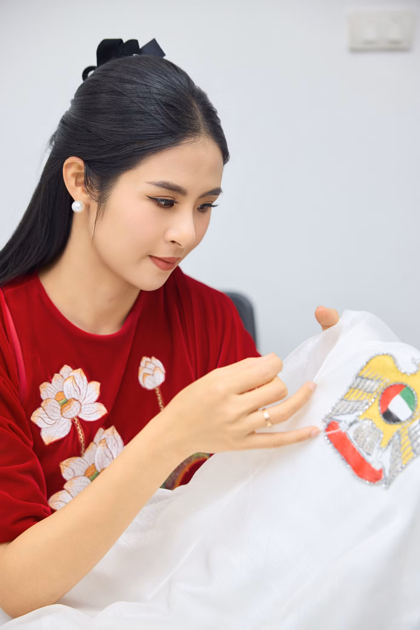 Ngọc Hân mang theo 4 bộ sưu tập áo dài sang UAE trình diễn.
