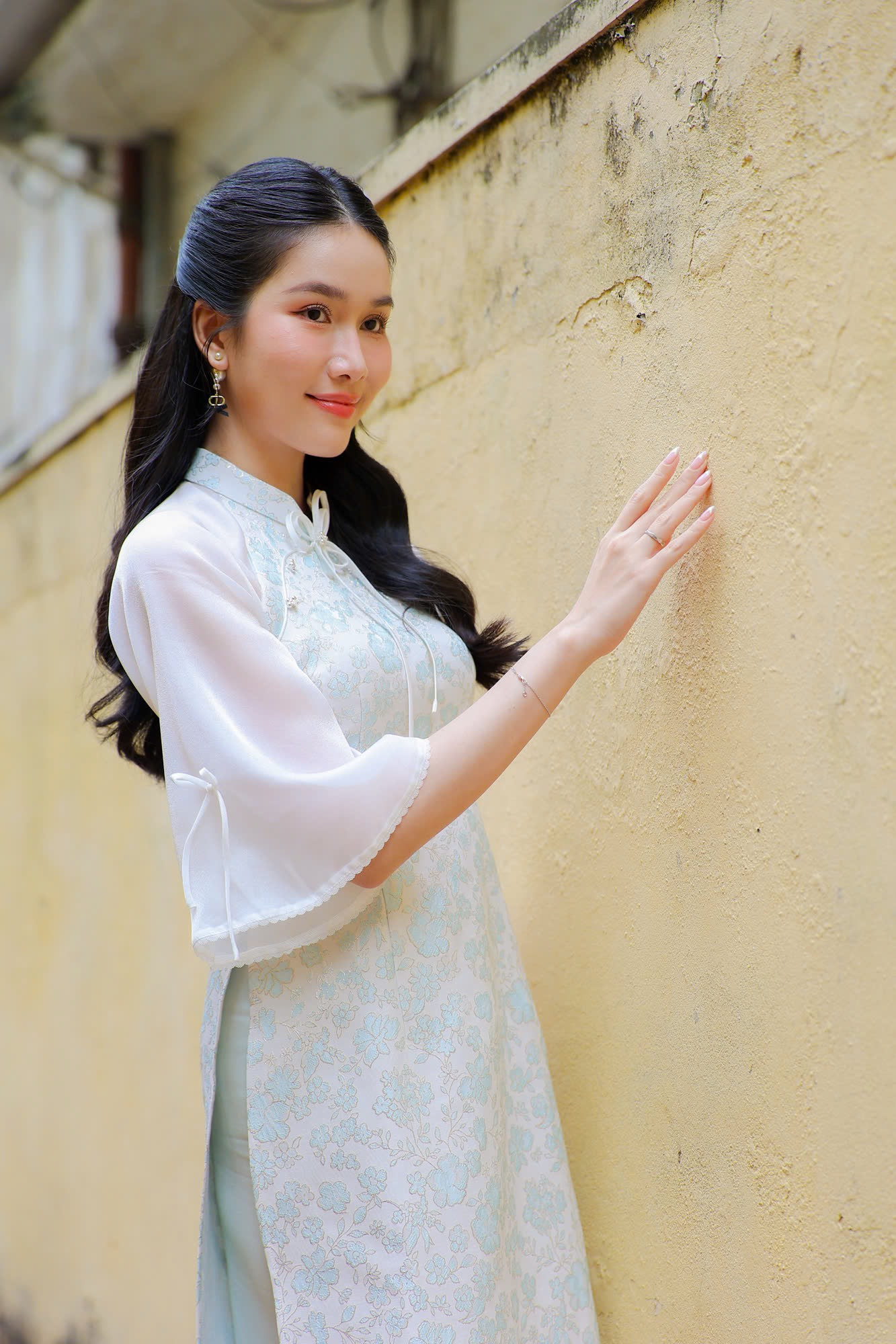 Phương Anh cho biết hai vợ chồng đều yêu thích thể thao và các hoạt động ngoài trời. Họ quen nhau từ một hoạt động leo núi. Cuối năm 2023, cả hai quyết định thử môn chạy bộ, đăng ký các giải chạy lớn với cự ly 5, 10 km và sau đó là 21 km.