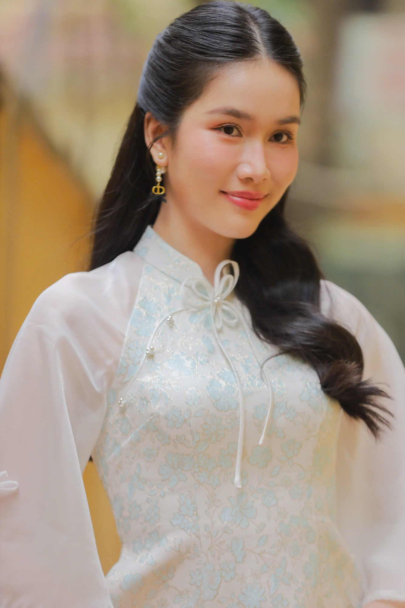 Có sự nghiệp và cuộc sống hôn nhân đáng ngưỡng mộ, Phương Anh được nhiều fan gọi là cô dâu hào môn. Tuy nhiên, người đẹp cho biết cô thấy buồn cười khi được gọi với biệt danh này. &quot;Tôi thấy vừa vui, vừa buồn cười khi được gắn với danh xưng đó. Không biết tại sao mọi người nghĩ như vậy, quan trọng là tôi và chồng vẫn thoải mái với cuộc sống của mình&quot;, cô nói.