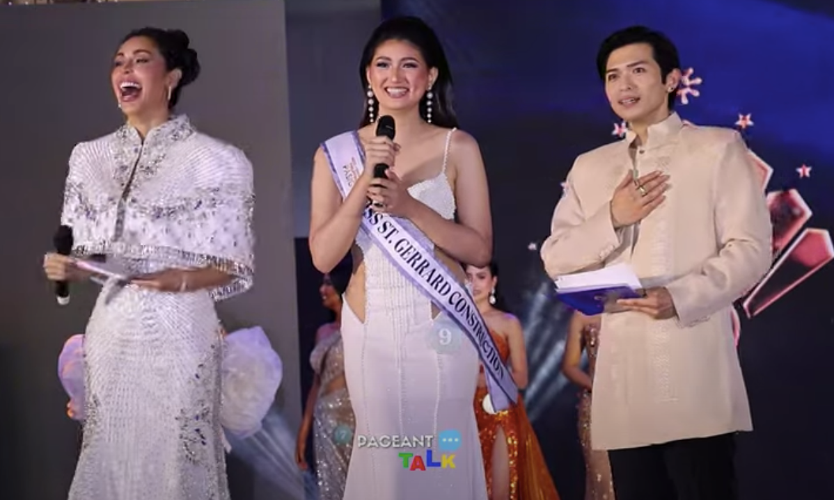 Phần thi ứng xử của người đẹp SBD 09 khiến nam MC ngượng ngùng. Phần thi ứng xử của người đẹp SBD 09 khiến nam MC ngượng ngùng.