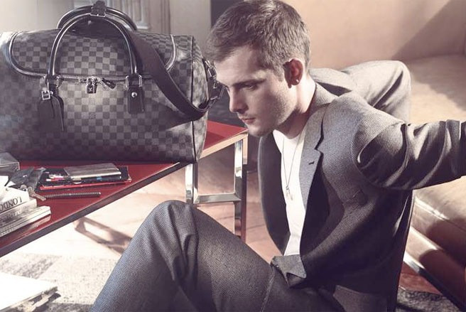 17. Louis Vuitton Giá trị thương hiệu: 24,9 tỷ USD Xếp hạng năm 2012: 17 Thay đổi giá trị thương hiệu: +6%. 17. Louis Vuitton Giá trị thương hiệu: 24,9 tỷ USD Xếp hạng năm 2012: 17 Thay đổi giá trị thương hiệu: +6%